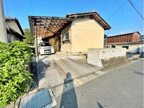 [Online reservation available] This is a popular single-story house located in a lush green environment.