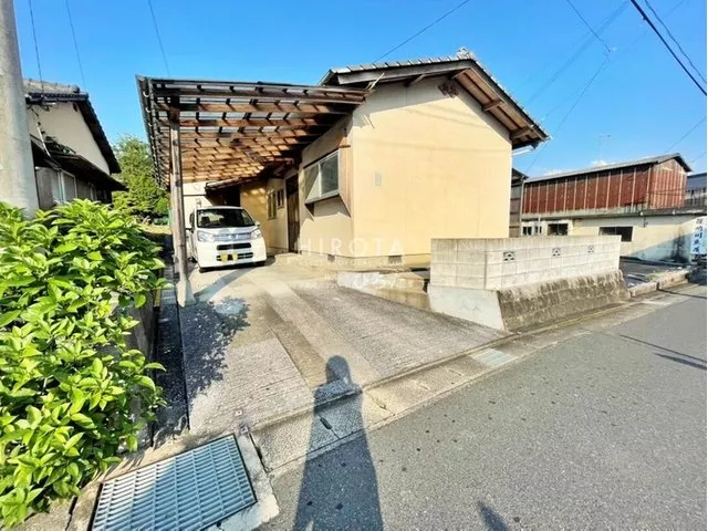 [Online reservation available] This is a popular single-story house located in a lush green environment.