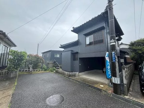 ◆Garage Available◆ + 2 nearby parking spaces secured◆ Fully renovated◆