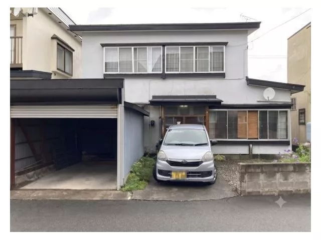 Perfect base property for DIY and renovation! South-facing 4K house with good sunlight