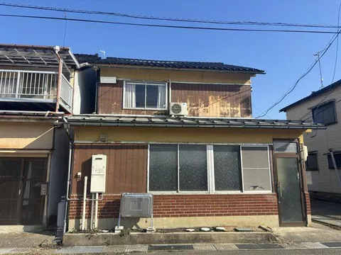 Nakajima, Nanao City (Noto Nakajima Station) 2-story building 8DK