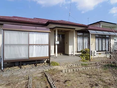 Used single-family home in Takawami