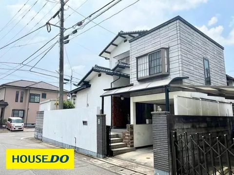 Located in a quiet residential area, 5LDK♪ Supermarkets and convenience stores within a 10-minute walk!