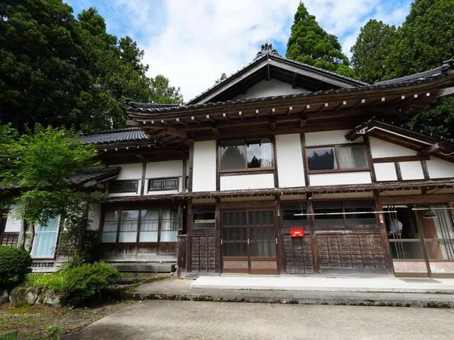 ■Sakata City, Kitamata ■~ Spacious land 642 tsubo, building 85 tsubo + separate garage ~