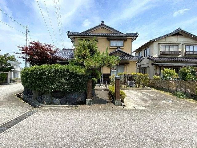 [Price revision on April 2, 2026] Quiet residential area with a calm living environment