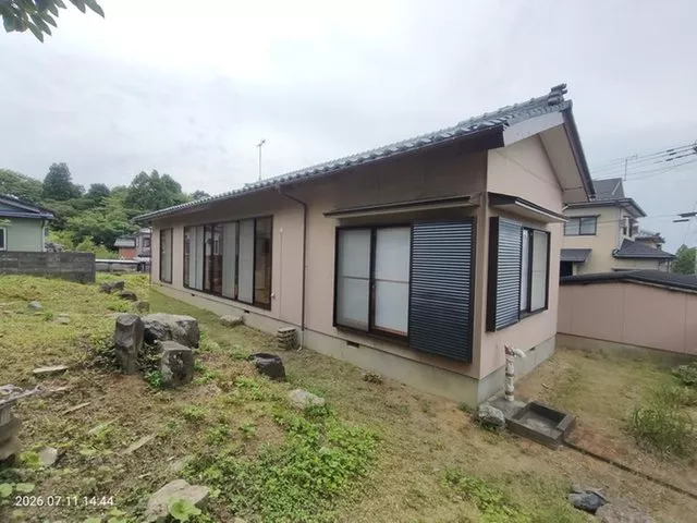 \ Renovation completed! / Single-story house with excellent surroundings, within a 10-minute walk to a convenience store.