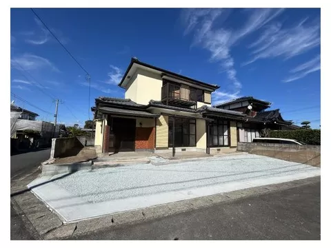 [Open House Held] [Renovated] A 4LDK house with space for 2 cars in the carport.