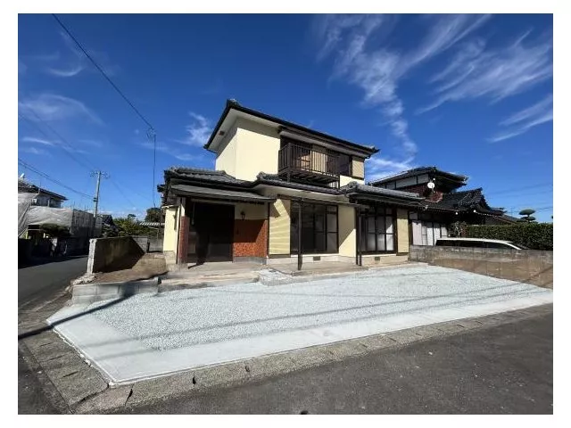 [Open House Held] [Renovated] A 4LDK house with space for 2 cars in the carport.