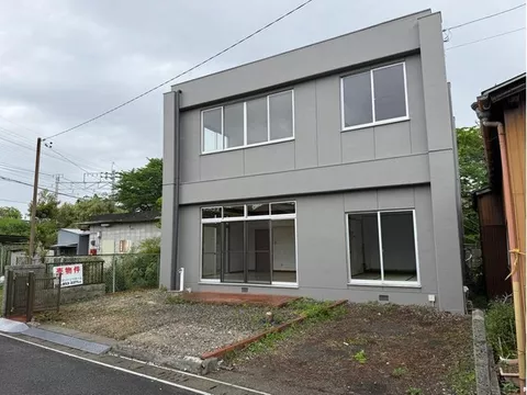 ◇Exterior and interior renovated◇Parking for 3 cars possible◇Good sunlight◇Roof waterproofing completed