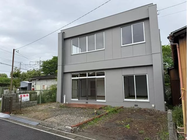 ◇Exterior and interior renovated◇Parking for 3 cars possible◇Good sunlight◇Roof waterproofing completed