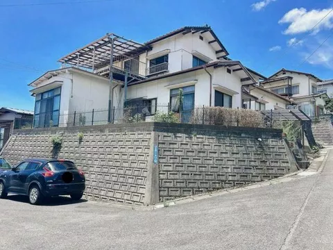 Kure City, Anoura Town, Anoto Nishi 10-chome (Anoto Station) 2-story building 6DK
