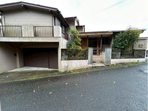 ・Includes a pit garage that can park 2 cars!・3 minutes on foot to Midorigaoka Junior High School!