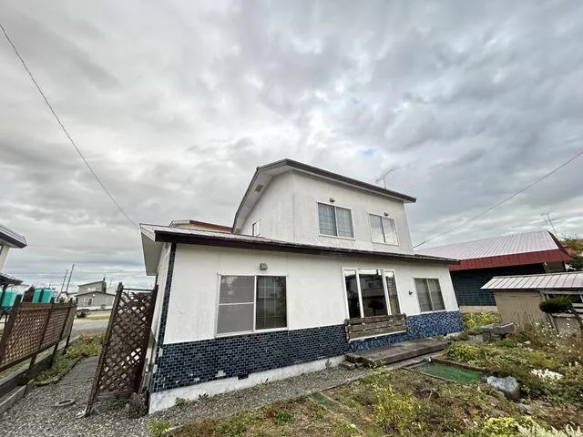 Iwamizawa City, Sakuragi 1-jo 6-chome (Iwamizawa Station) 2-story building 4LDK