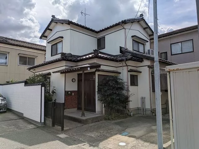 Used house in Shinmichi Nishi with good condition and well-established living environment