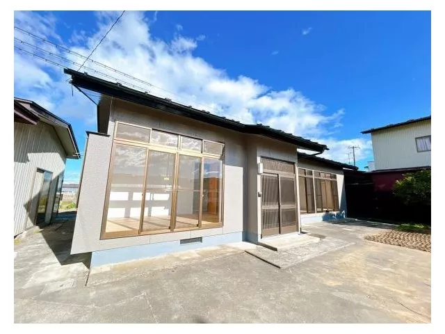 [Open House] [Interior and exterior renovated] [Immediate occupancy available] [Newly replaced water facilities] [Exterior...
