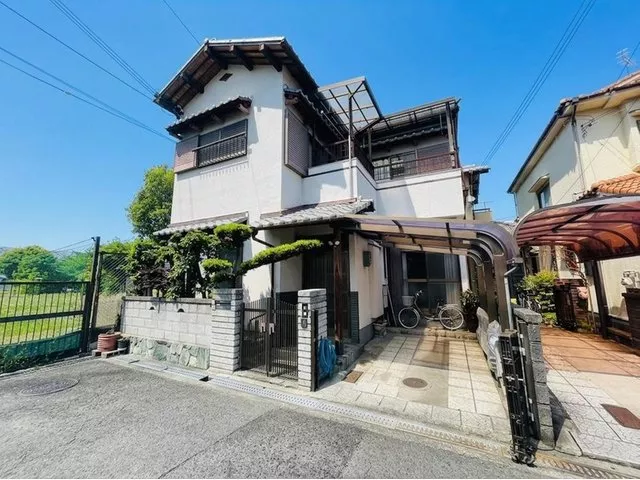 ◆ About 6 minutes on foot from Nankai Main Line "Izumi-Omiya Station"! ◆ Parking lot with carport available!