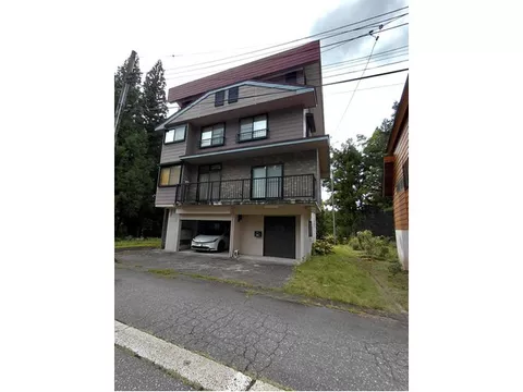 ■Natural snow-shedding roof■Parking for 3 cars available■3LDK■Abundant storage■Newly replaced washroom and toilet