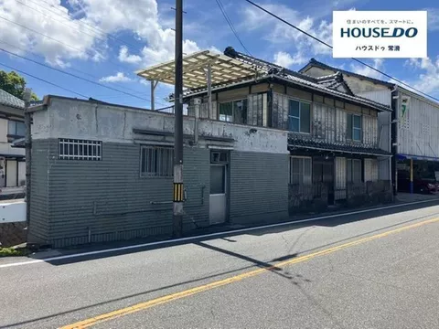 Popular corner lot! Spacious 8DK! A 10-minute walk to Kozudani Elementary School!!!