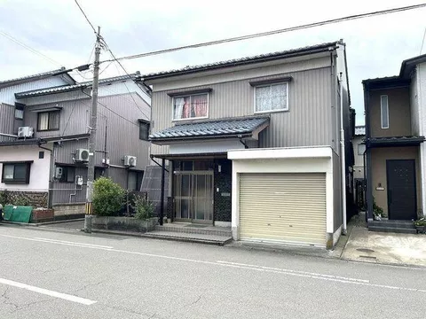 Fukui City, Terute 3-chome (Fukudai-mae Nishifukui Station) 2-story 5DK