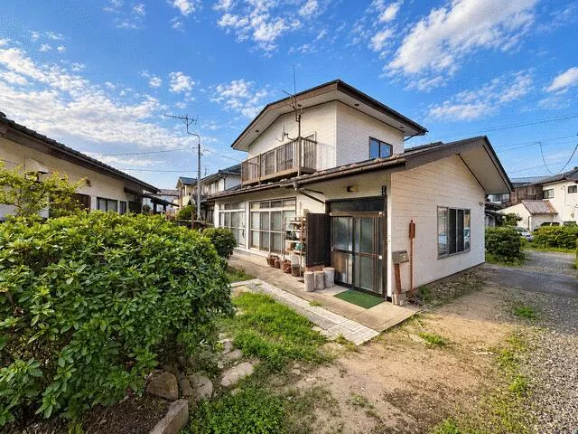 Fukushima City, Iizaka Town, Hirano, Aza Kitahara (Iōji-mae Station) 2-story building 6DK
