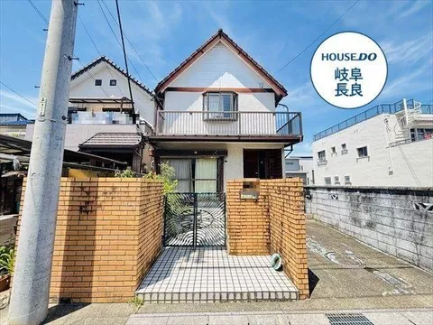 【L-shaped kitchen with ample workspace】 Major living facilities are within walking distance...