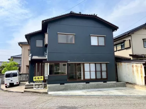 Viewings are available at any time! Please feel free to contact us! Moving support price!