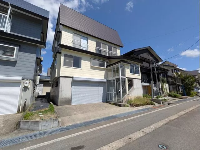 【Major interior and exterior renovation】■New water facilities installed■6-minute walk to supermarket and convenience store