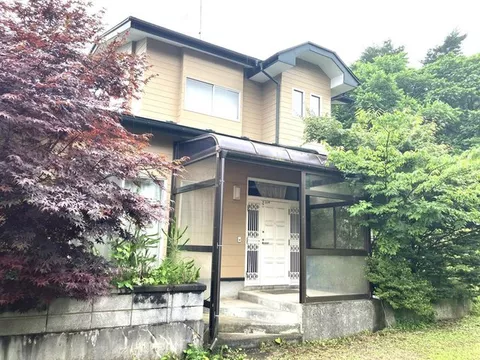 Good access to Hachinohe City and Hironuma Town, abundant rooms, and a quiet environment!