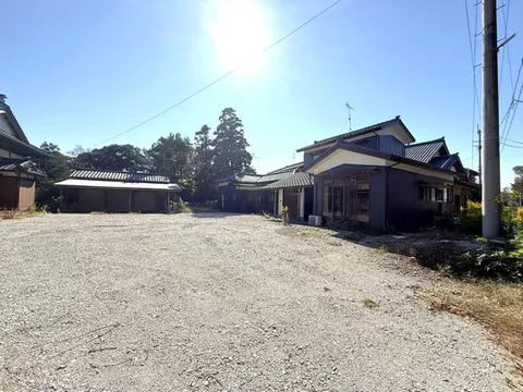 Almost a single-story house☆ Renovated interior and exterior in 2025☆ Large parking lot with storage☆ Suitable for two families or craftsmen