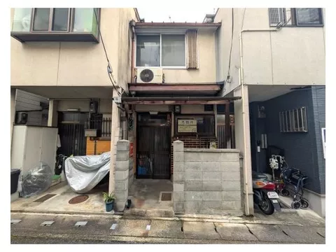 ■ Prime location within a 5-minute walk from the nearest station ■ Can also be considered as an investment property