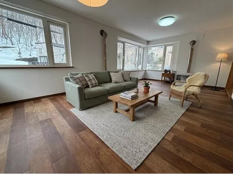 Detached house renovated inside and out in May 2026. Parking for 3 cars possible!! Spacious 4LDK living room