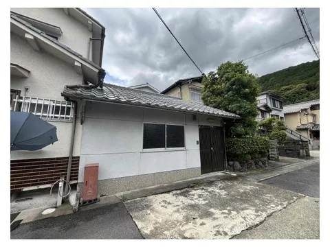 Close to tourist areas such as Arashiyama and Togetsukyo Bridge ◆ For residential or investment use ◆ Immediate viewing available