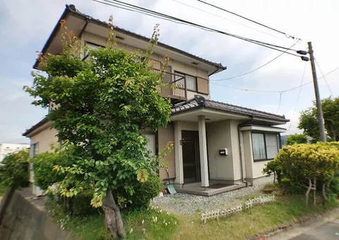 1700m on foot from JR Gono Line "Goshogawara" Station