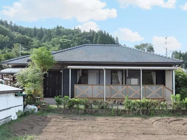 Used house in Nojiri Town, Kamiya! A peaceful living environment surrounded by greenery! All-electric house!
