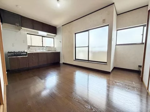 ● 10 minutes on foot to Keihan Neyagawa City Station ● Renovated in July 2026