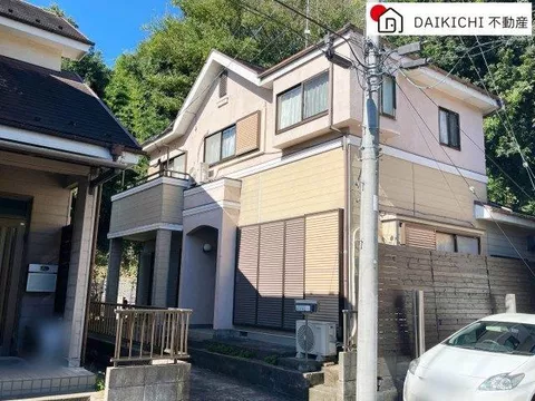 Convenient living environment for shopping♪ Bright living room with good sunlight! Ample storage in 4LDK!