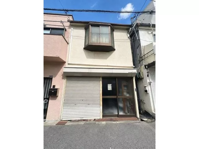 Townhouse with warehouse space! 9-minute walk from Kintetsu Minami Osaka Line "Yada" Station