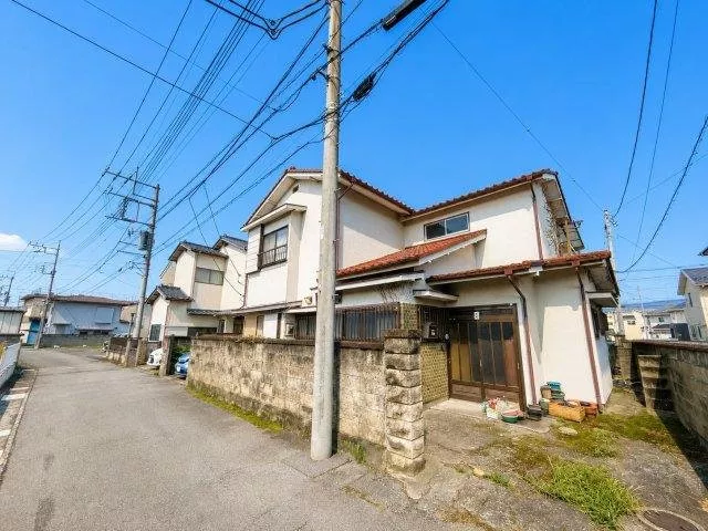 This property has a garden where you can enjoy gardening and home gardening.
