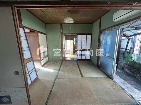 2 million yen, Sone Town 3 (Hyuga City Station)