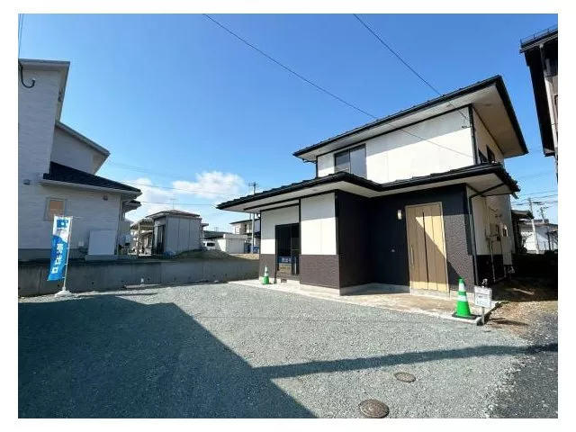 Tour] [Remodeled interior and exterior] Parking for 2 regular cars. Approx. 750m from the supermarket.