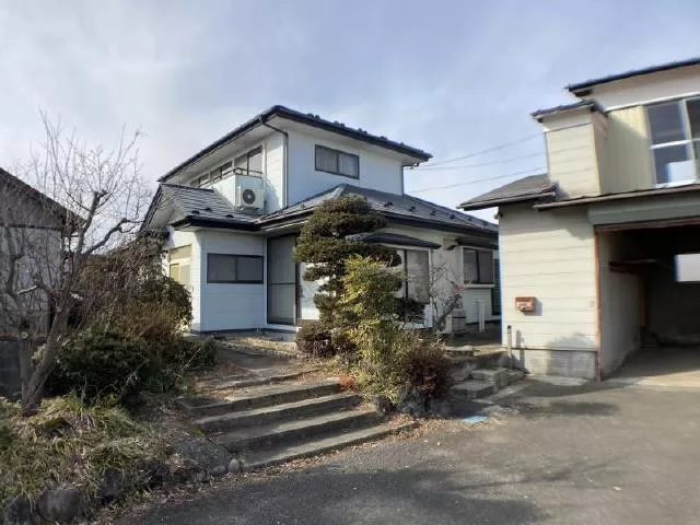 Kurihara-shi, Kurihara Ichihasama Aza Kawaguchi Kawamobuchi (Ikezuki station) 2F 4LDK

4.5 million yen