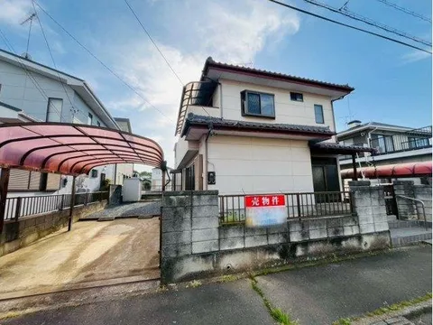 ♪ Interior renovation completed ♪ ◇ Spacious LDK 19.5 tatami mats! ◇ 4SLDK ◇ With carport