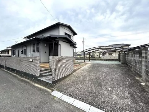 [Open House] Interior and exterior renovation planned / Earthquake-resistant construction / Parking for 3 cars available / Garden space available /