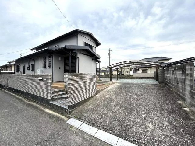 [Open House] Interior and exterior renovation planned / Earthquake-resistant construction / Parking for 3 cars available / Garden space available /