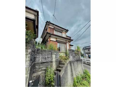 Elevated location with good sunlight! Live in your own way in a compact and functional 2LDK house