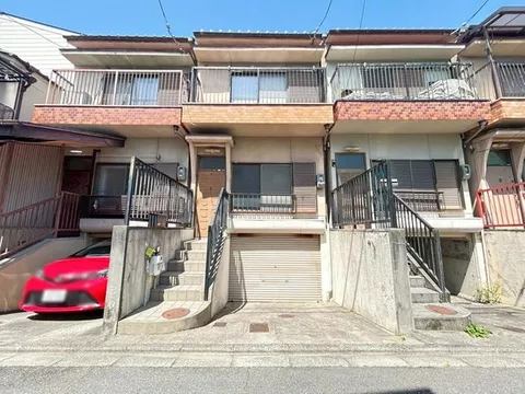 "3-way access via JR, subway, and Keifuku" - 7 minutes on foot from JR Hanazono Station - Quiet residential area