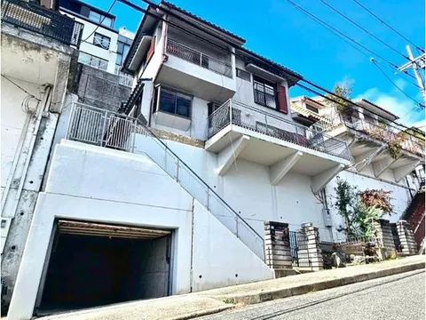 ◆House cleaning completed in March 2023! One car can fit in the dug-in garage! Immediate move-in possible as it is vacant!