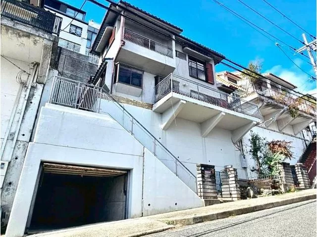 ◆House cleaning completed in March 2023! One car can fit in the dug-in garage! Immediate move-in possible as it is vacant!