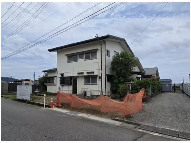 ■Shaped lot♪■ The front road is 6.2m wide, providing a sense of openness!