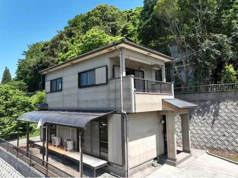 Convenient property close to the station, suitable for use as a share house, one car can be parked in the sunken garage